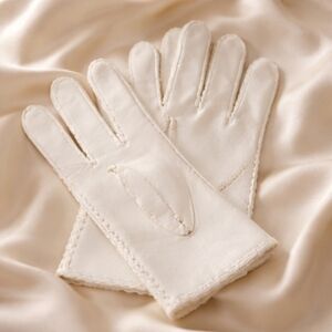 Vintage 50s Wear Right Creamy White Cotton Embroidered Gloves Size 7.5